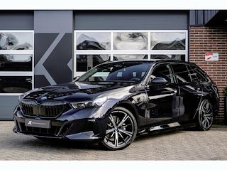 BMW 530 530e xDrive Touring M Sport | Bowers & Wilkins | Driving Ass. + | Head-Up | 360 Camera | Trekhaak | Stoelverw. |