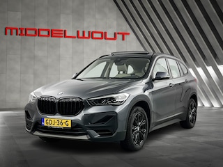 BMW X1 sDrive18i High Exe. Shadow-Line Pano-dak/Leder/18'LMV/Navi+ Keyless Start