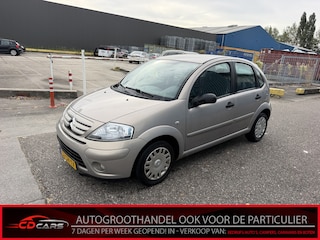 Citroën C3 1.4i Sky Radio Inruilauto’s tegen vaste prijzen. Voor meer info: 0638140850 Bij de verkoop van gebruikte voertuigen door CD-Cars wordt geen standaard garantie verstrekt. De koper aanvaardt het voertuig in de staat waarin het zich bevindt op het moment van aankoop