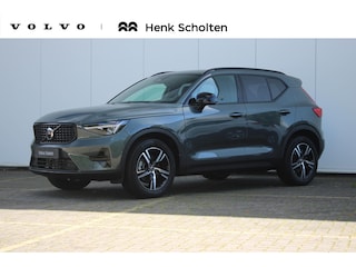 Volvo XC40 B4 Plus Dark | Adaptive Cruise & Pilot Assist | Panoramadak | Trekhaak | Park Assist & Camera Achter | Verwarmbare voorstoelen en stuurwiel | Premium audio by Harman Kardon | Apple carplay/Android auto | Keyless