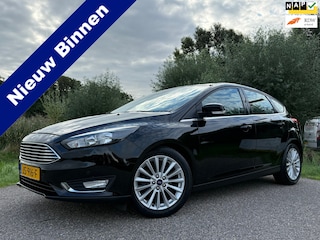 Ford Focus 1.0 Titanium Edition | Navi | Nieuwe Distributieriem! | Clima | Trekhaak | 17" Velgen | PDC | Cruise |
