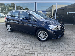BMW 2-serie Tourer 216i Centennial Executive Trekhaak / Clima / Navi / Cruise. Ketting recent vervongen.