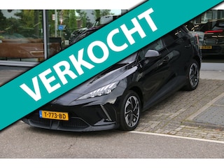 MG 4 Electric Luxury 64 kWh TREKHAAK NL-AUTO NAP!