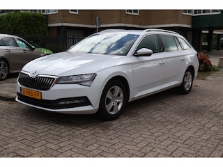 Skoda Superb Combi 1.5 TSI ACT Busn. Ed. / NL-Auto / Clima / Aplle,andr. / Navi / Led verl.