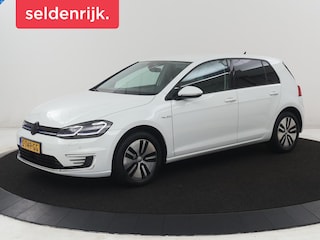 Volkswagen Golf E-DITION | SOH 91,7% | Adaptive cruise | Dodehoek detectie | Stoelverwarming | Climate control | Camera | Park assist | Carplay | Navigatie