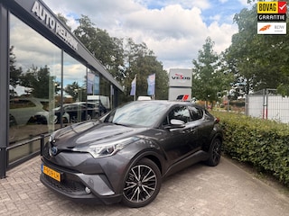 Toyota C-HR 1.8 Hybrid Adventure, Trekhaak, Park sens V+A, Navi, Stuur + Stoel verwarming