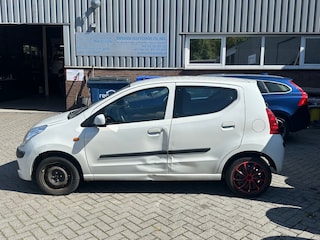 Nissan Pixo 1.0 Acenta Deze auto heeft rondom schade, maar de motor en versnellingsbak zijn in goede staat.