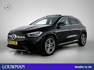 Mercedes-Benz GLA 200 AMG Line | Panorama schuifdak | Led verlichting | Parkeer pakket | spiegel pakket