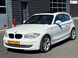 BMW 118i Business Line, Apple carplay, Panoramadak, Cruise control