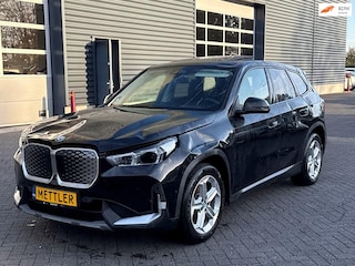 BMW iX1 XDrive30 67 kWh, harman kadon, panoramadak