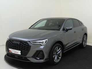 Audi Q3 45 TFSI e S Edition | SoH 100% | Keyless | Parkeerassistent | Navigatie Plus | Stoelverwarming | Achteruitrijcamera | CarPlay | Sfeerverlichting | Dodehoek detectie |
