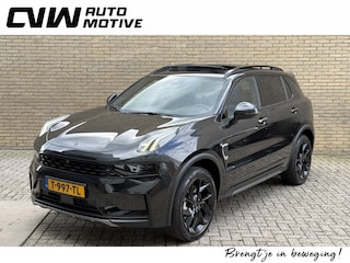 Lynk & Co 01 1.5 PHEV 261pk | Blackline | Zwarte hemel | Rolhoes | 360 camera | Panoramadak | 20 inch velgen | Adaptieve cruise | Navigatie | CarPlay | Keyless | LED | DAB | Infinity | Stoelverwarming | Elektrische achterklep | Volledig dealeronderhouden | Fabrieksgarantie