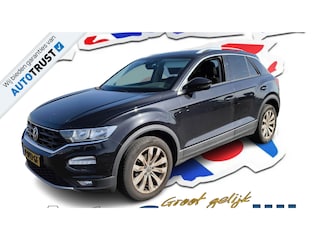 Volkswagen T-Roc 1.5 TSI Style Business TREKHAAK,NAVI,CLIMA