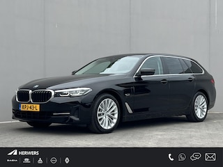 BMW 5-serie Touring 530e Business Edition Plus / Dealer Onderhouden / Head- Up Display / Stoelverwarming / Achteruitrijcamera / 1.700 kg trekgewicht / Navigatie / Apple Carplay & Android Auto / Climate Control / 18"LM Velgen /