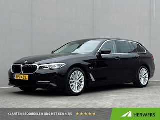 BMW 5-serie Touring 530e Business Edition Plus / Dealer Onderhouden / Head- Up Display / Stoelverwarming / Achteruitrijcamera / 1.700 kg trekgewicht / Navigatie / Apple Carplay & Android Auto / Climate Control / 18"LM Velgen /