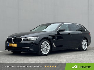 BMW 5-serie Touring 530e Business Edition Plus / Dealer Onderhouden / Head- Up Display / Stoelverwarming / Achteruitrijcamera / 1.700 kg trekgewicht / Navigatie / Apple Carplay & Android Auto / Climate Control / 18"LM Velgen /