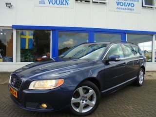 Volvo V70 2.5T MOMENTUM,AUT,LEDER,TREHK,ORG NL!! NW STAAT!