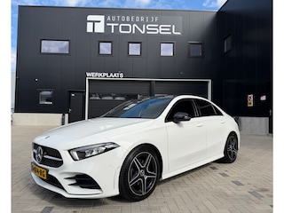 Mercedes-Benz A-klasse 200 AMG Night / Panorama / Trekhaak / Wide-Screen / Alcantara / 18" Inch LMV
