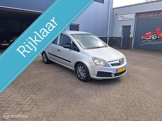 Opel Zafira 1.8 Essentia