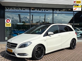 Mercedes-Benz B-klasse 180 Ambition AMG Panorama Leer El.Stoelen Navi App-Connect NL-Auto NAP Dealeronderhouden!