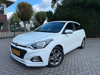 Hyundai i20 1.2 (4 cil.), Apple CarPlay, AIRCO, Cruise Control, Navigatie, Achteruitrijcamera, DAB, Bluetooth, Parkeersensoren