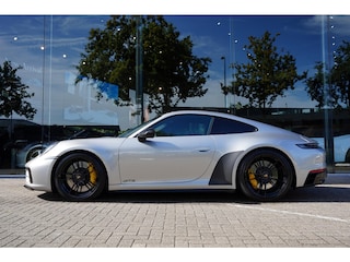 Porsche 992 911 3.0 Carrera 4 GTS Lifting Bose Sport Chrono Schuifkanteldak