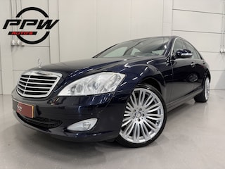 Mercedes-Benz S-klasse 350 Prestige Plus VENTILATIE+MEMORY/LUCHTVERING/SOFT-CLOSE/20"LMV/HARMAN-KARDON/CAMERA/BI-XENON/LED-ACHTERLICHTEN/DONKERE-HEMEL/ZEER NETTE AUTO,PERFECT RIJDEND EN ZEER GOED ONDERHOUDE,RECENT NOG OH BEURT GEHAD