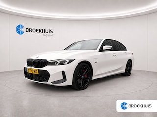BMW 320e 204PK HIGH EXECUTIVE M-SPORT AUTOMAAT SOH 98% / NAVI / LEDER / CLIMA / PDC / 19" LMV / CAMERA / ADAPT. CRUISECONTROL / KEYLESS / FULL-LED / WINTERPAKKET / ORG. NL. / NIEUWSTAAT !!
