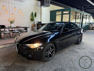 Alfa Romeo Giulia 2.0T Business | 91.000KM | Navi | Nieuwe Service & APK | Geen Afleverkosten |