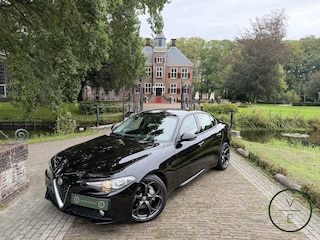 Alfa Romeo Giulia 2.0T Business | 91.000KM | Navi | Nieuwe Service & APK | Geen Afleverkosten |