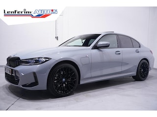 BMW 330e M Sport Head up Schuifdak Camera Memory Shadowline 20 Inch Apple Carplay Travelpakket