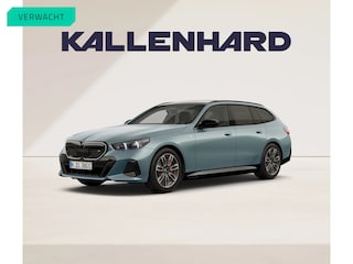 BMW i5 Touring M60 xDrive - Pano - Head-up - Adaptief Onderstel Prof