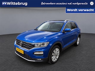 Volkswagen T-Roc 1.0 TSI Style / Navigatie / App connect / Camera / Parkeersensoren V+A /