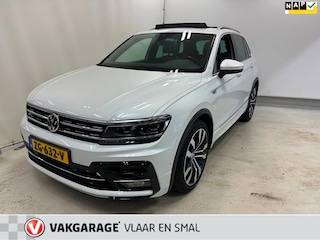 Volkswagen Tiguan 1.5 TSI ACT Highline Business R-Line-1e Eigenaar Zeer netjes met bijna alle opties.Trekhaak-Pano schuifdak-3d