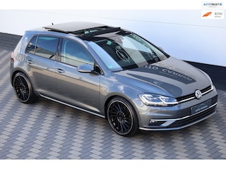 Volkswagen Golf 1.5 TSI Highline Pano Virtual Carplay !!