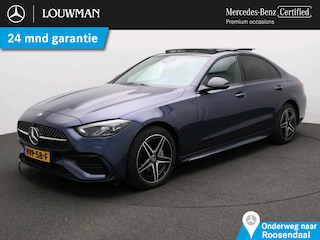 Mercedes-Benz C-klasse 300 e AMG Nightpakket | Panoramadak | Trekhaak | Alarm | Sfeerverlichting | Memory | CarPlay | Dode Hoek Ass | Inclusief 24 maanden Mercedes-Benz Certified garantie voor Europa.