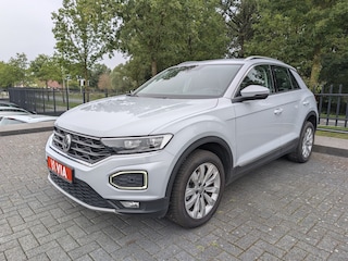 Volkswagen T-Roc 1.5 TSI | 150PK | SPORT | LED | Camera | Virtual | ECC | ACC | Halfleer | App conn.