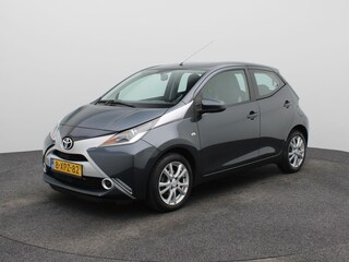 Toyota Aygo 1.0 VVT-i x-play Camera | Navi| LM Velgen | Airco | Bluetooth