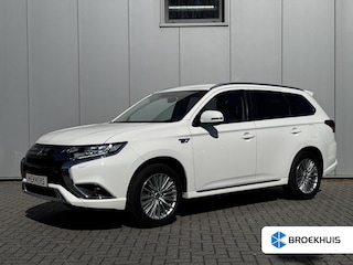 Mitsubishi Outlander 2.4 PHEV Intense+ / Trekhaak Afneembaar / Trekgewicht 1.500 KG / Stoelverwarming / Achteruitrijcamera / Navigatie / Apple CarPlay & Android Auto / Stoel verwarming voor / SoH 73% /