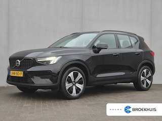 Volvo XC40 1.5 T5 Recharge Plus Dark / All season banden / Harman/Kardon Audio Systeem / Park Assist Pack & Seat Pack / Trekgewicht 1.800 kg / Stuur- & Stoelverwarming / Navigatie d.m.v. Apple Carplay/Android auto / Achteruitrijcamera /