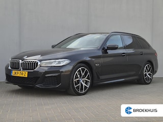 BMW 5-serie Touring 530e xDrive Business Edition Plus / Accu SOH 98% / Drie fase laden / Apple Carplay Android Auto / Trekgewicht 2000 kg / Elektrische achterklep / Achteruitrijcamera / Cruise control / Keyless Entry/Start / Climate control /