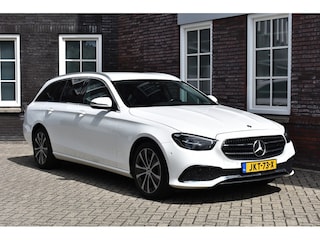 Mercedes-Benz E-klasse 300 e Luxury Line Wij zijn op afspraak geopend! Graag bellen voor uw komst.