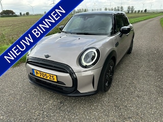 Mini Cooper 5-Deurs 1.5 136 PK Business Edition Carplay PDC Enz