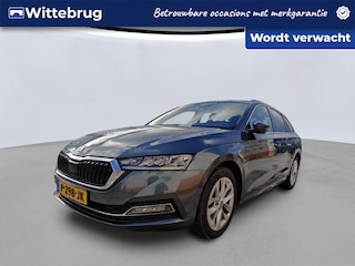 Skoda Octavia Combi 1.0 e-TSI 110pk Business Edition DSG Automaat / Navigatie / LM 17 inch / Head up display / Parkeersensoren / LED / APP