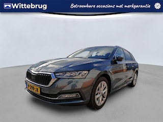 Skoda Octavia Combi 1.0 e-TSI 110pk Business Edition DSG Automaat / Navigatie / LM 17 inch / Head up display / Parkeersensoren / LED / APP