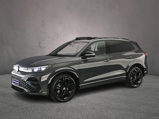 Volkswagen Tiguan 1.5 eHybrid R-Line Edition 272pk DSG Automaat, Trekhaak, Panoramadak, Lederen bekleding, Harman Kardon, 360 camera, Stoelverwarming, Stuurverwarming, Navigatie, App-connect, Matrix LED-koplampen