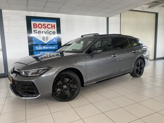 Volkswagen Passat Variant 1.5 eHybrid R-Line Edition 272 PK Black edition Panoramadak /Trekhaak /Carplay / Stoelverwarming/ koeling /Harman kardon