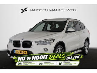 BMW X1 sDrive18i Executive Sport Line Panoramadak Trekhaak Groot Navi Stoelverwarming