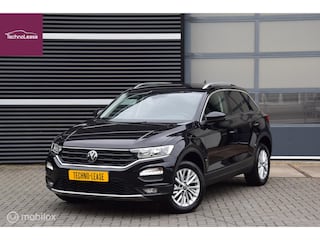 Volkswagen T-Roc 1.5 TSI Style Business Trekhaak Carplay Adaptive Cruise control
