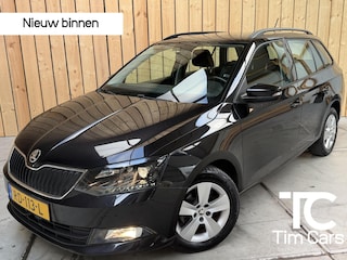 Skoda Fabia Combi 1.0 TSI Ambition Business Airconditioning | Cruise control | Lichtmetalen velgen | Navigatiesysteem | Parkeersensoren achter | Stuurwiel multifunctioneel | Trekhaak